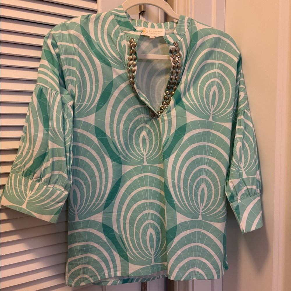 Green and White Graphic Tunic Blouse with Mandarin Collar
